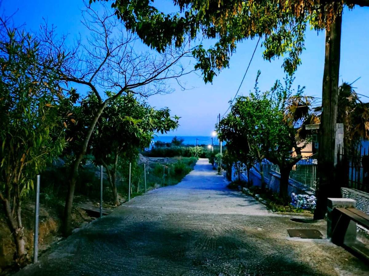 Adam'S Holiday House 2019 Kariani Bagian luar foto