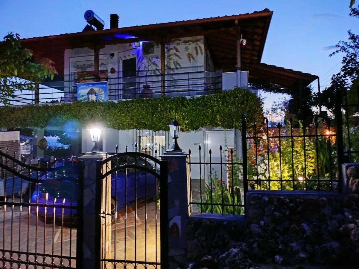 Adam'S Holiday House 2019 Kariani Bagian luar foto