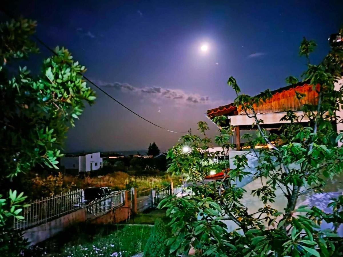 Adam'S Holiday House 2019 Kariani Bagian luar foto