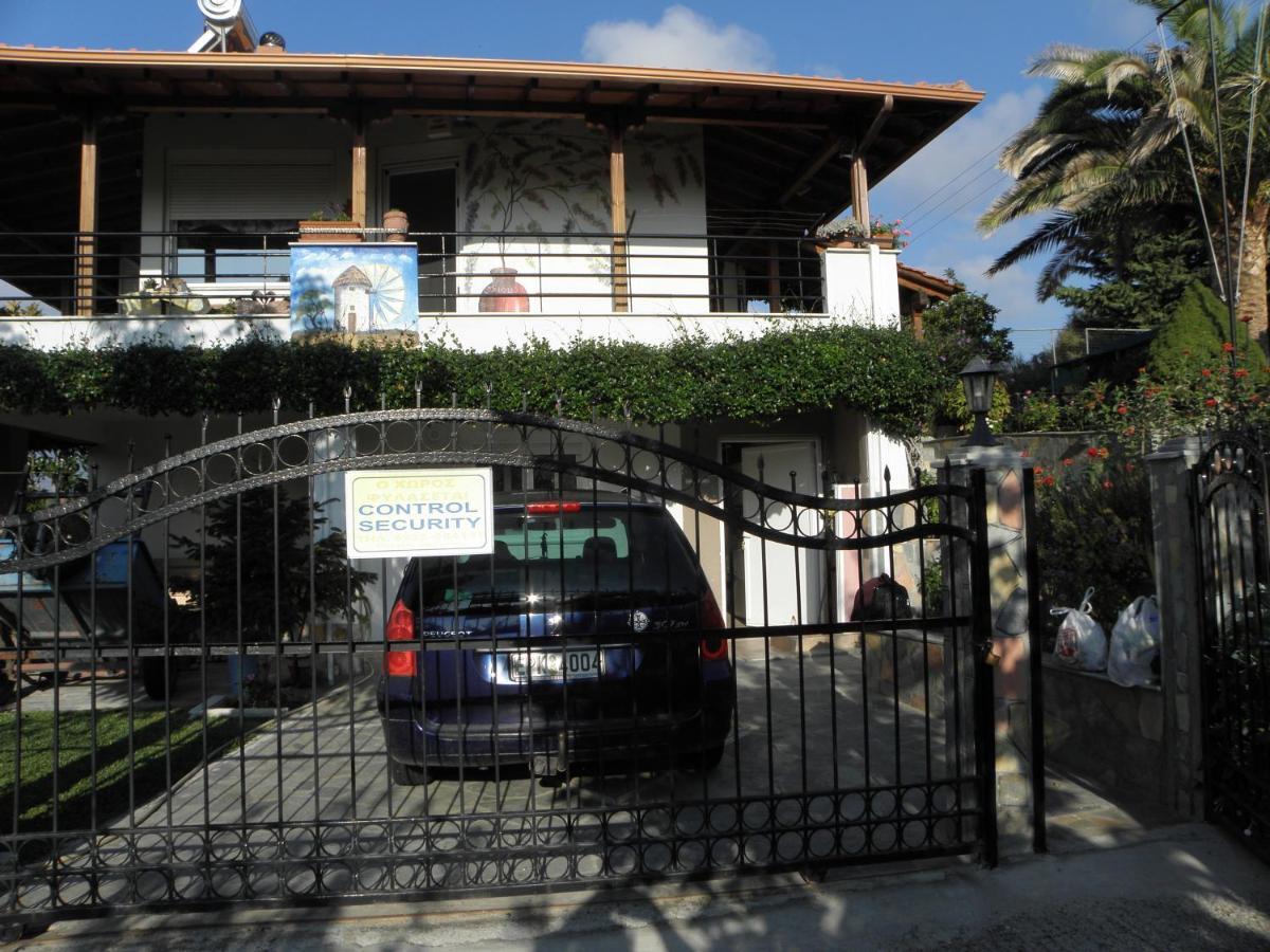 Adam'S Holiday House 2019 Kariani Bagian luar foto