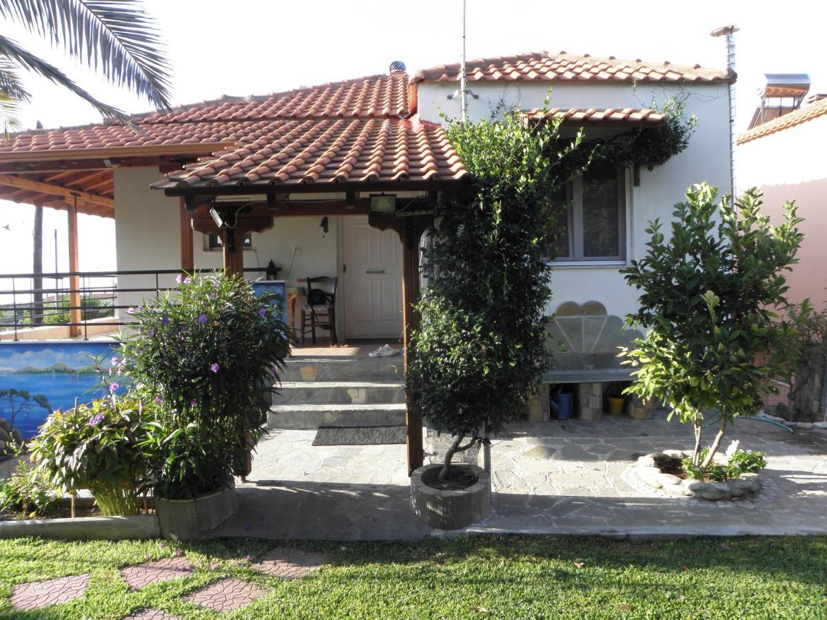 Adam'S Holiday House 2019 Kariani Bagian luar foto